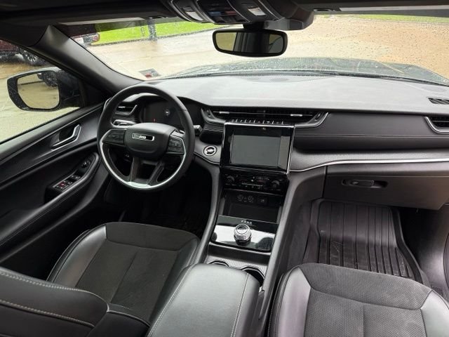 Used 2024 Gray Jeep Altitude X image 7