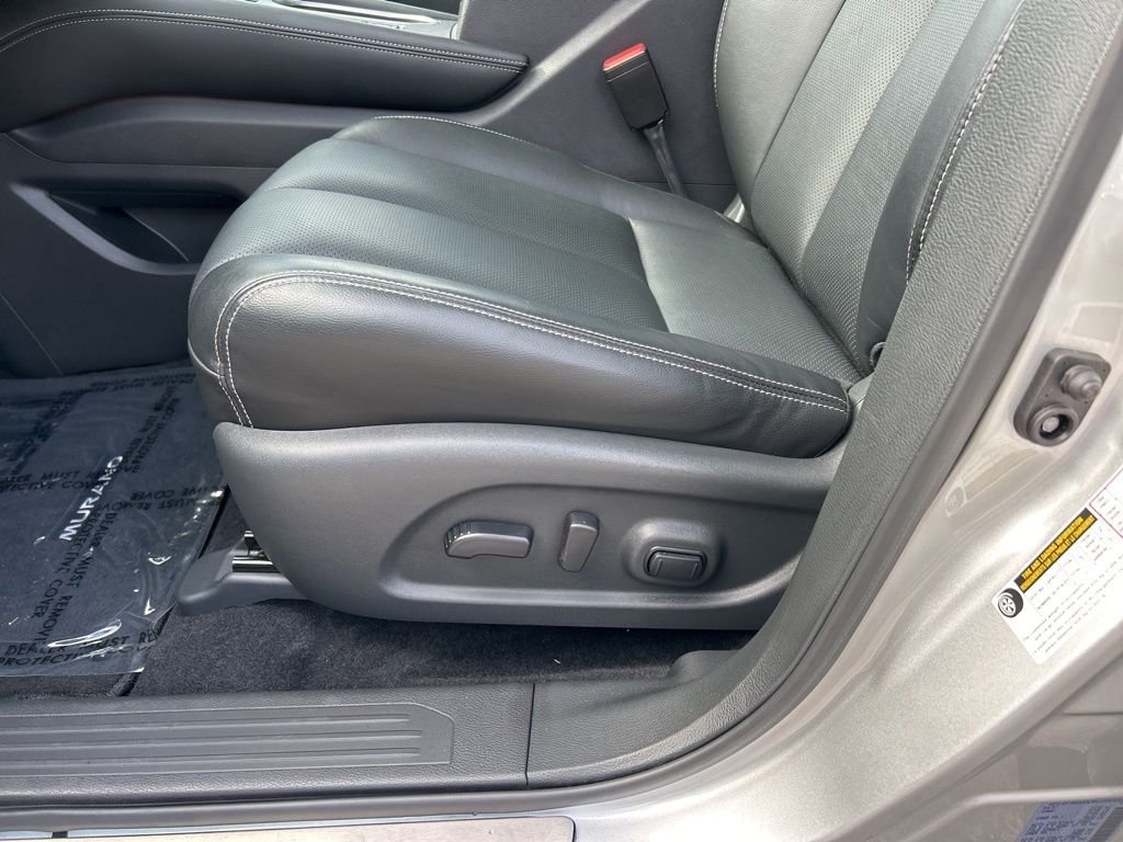 Used 2024 Silver Nissan SL image 18