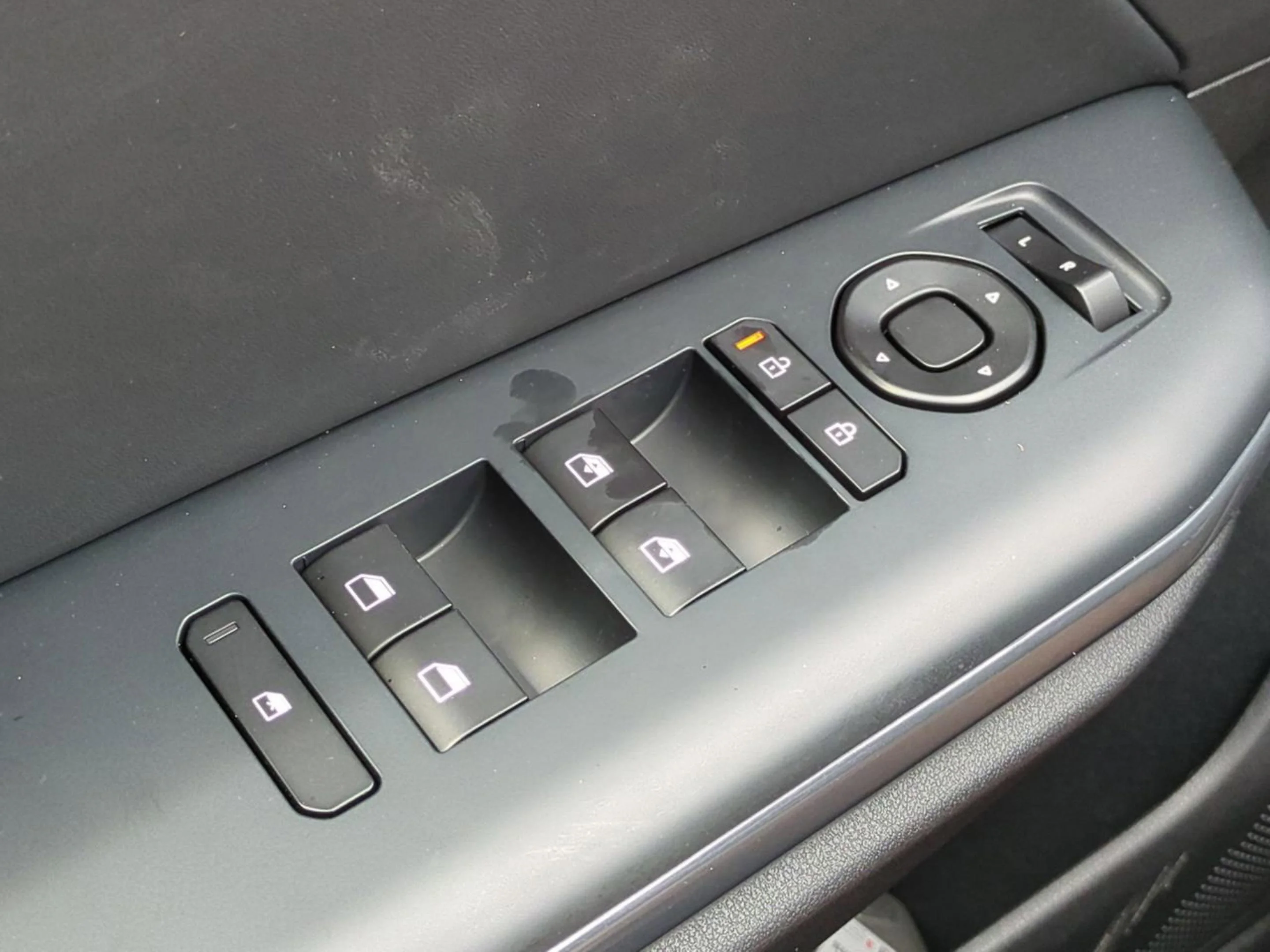 New 2026 Snow White Pearl Kia EX image 34
