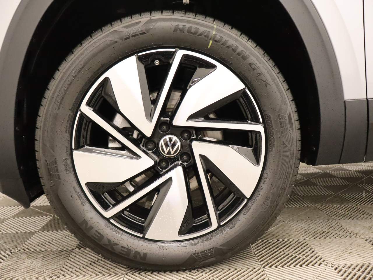 2026 Volkswagen Atlas SE w/Tech - Photo 6