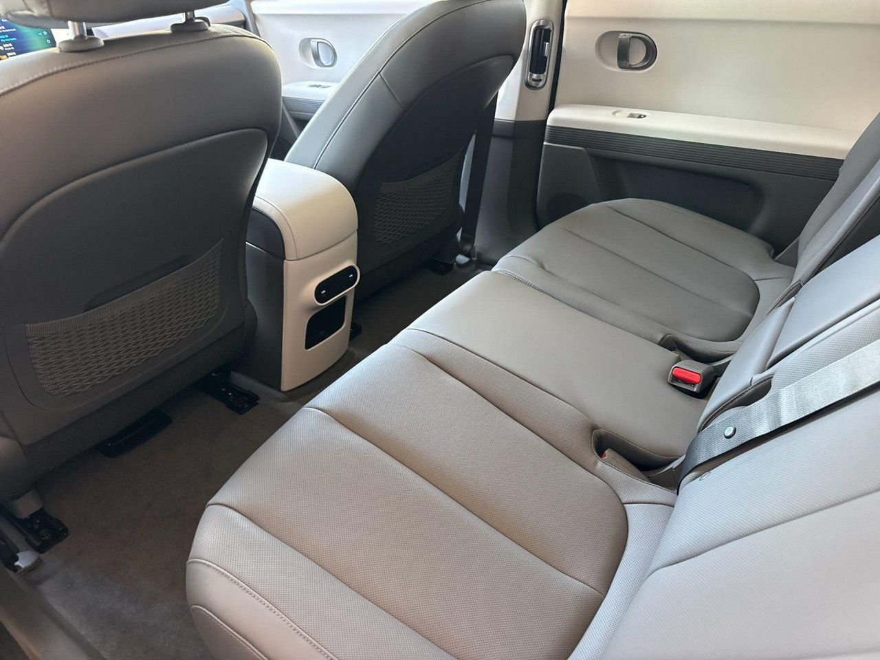 New 2027 White Hyundai SEL image 11