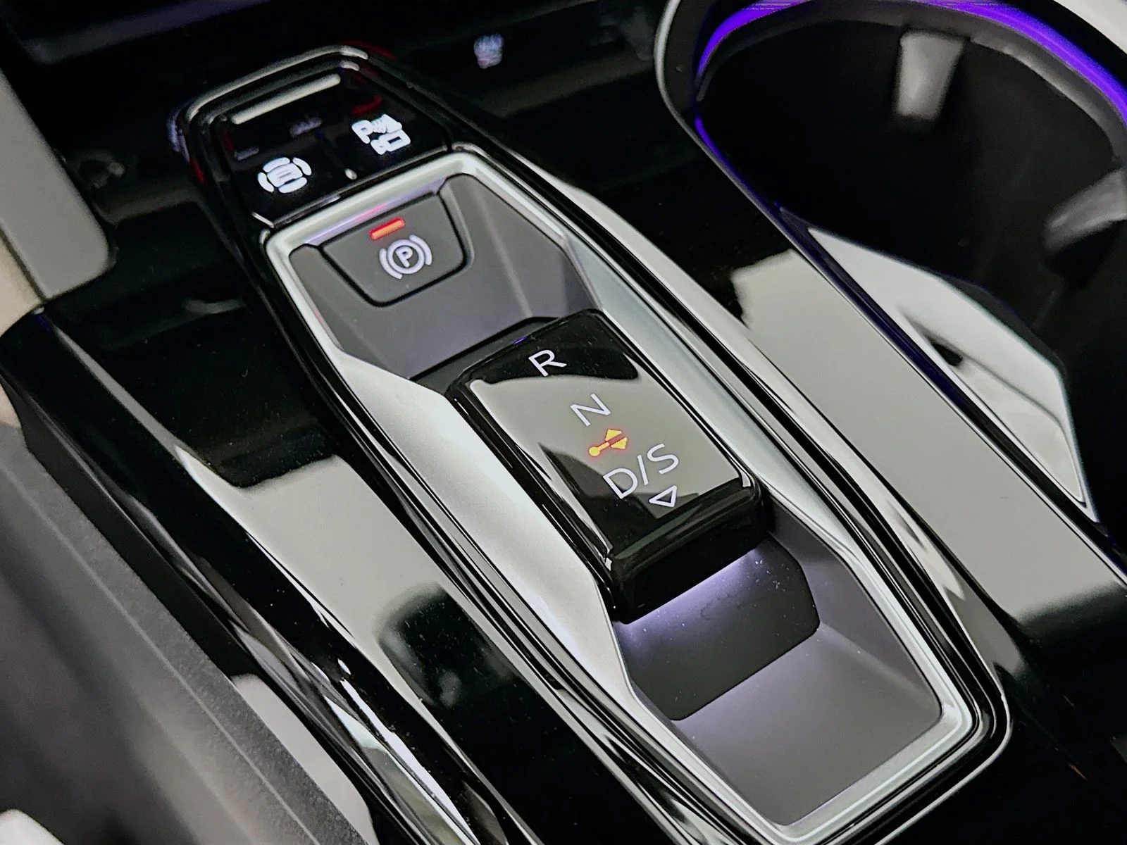 Used 2025  Audi  image 27
