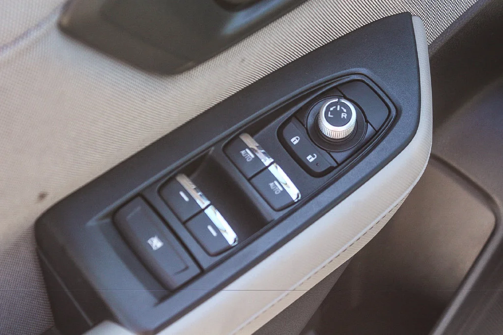 Used 2025 Gray Metallic Subaru Premium image 21
