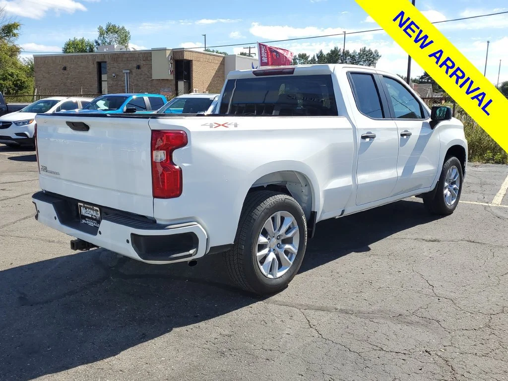 Used 2021 SUMMIT WHITE Chevrolet Work Truck image 3