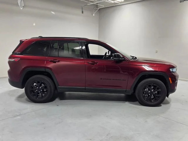Used 2025 Red Jeep Altitude image 15