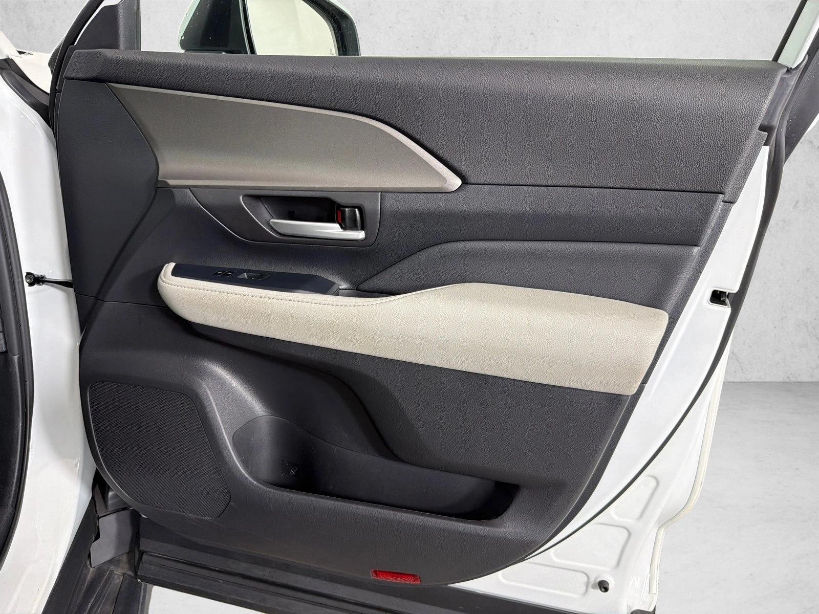 Used 2024 Wind Chill Pearl Toyota XLE image 15
