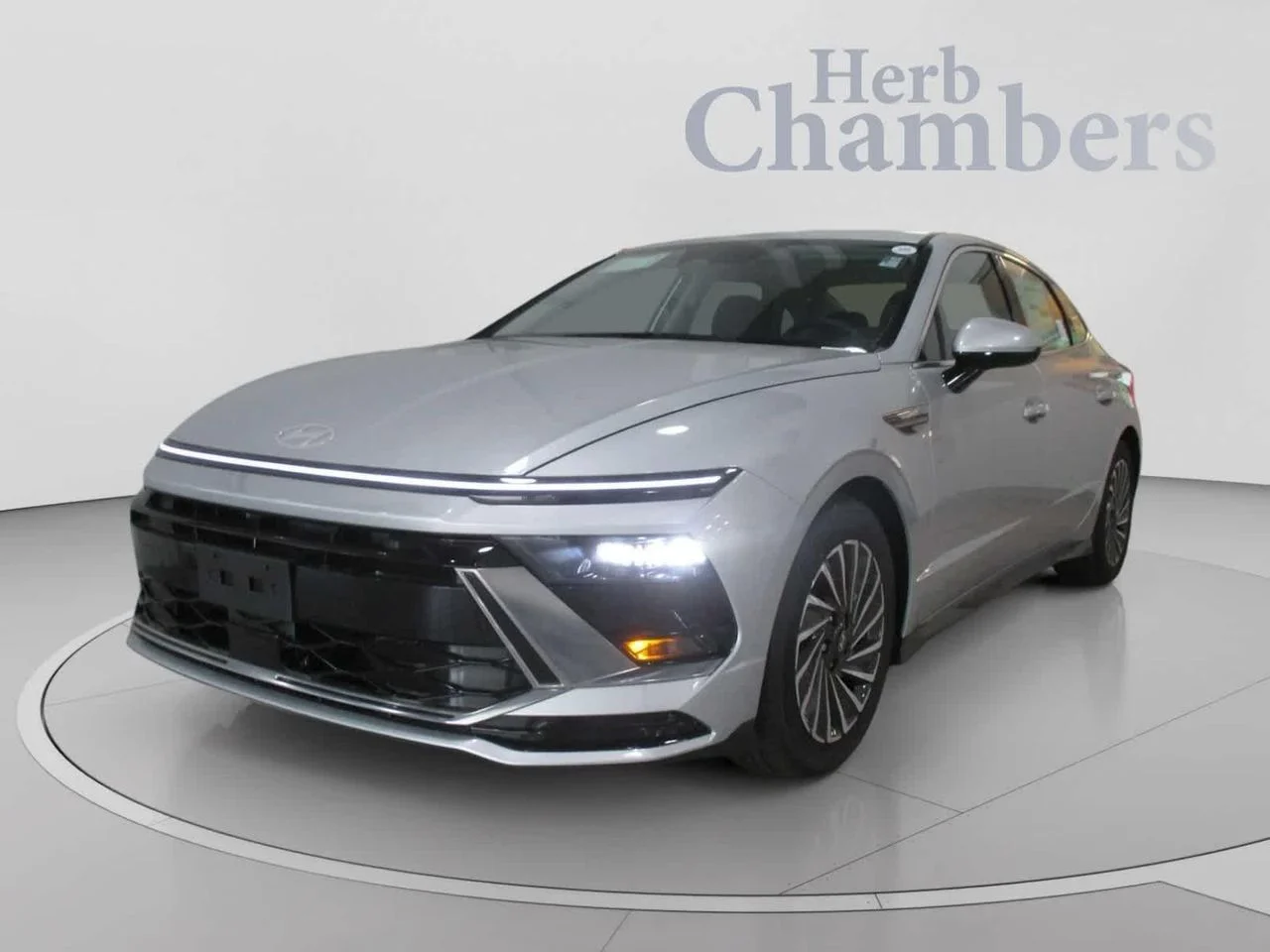 New 2025 Silver Hyundai SEL image 12