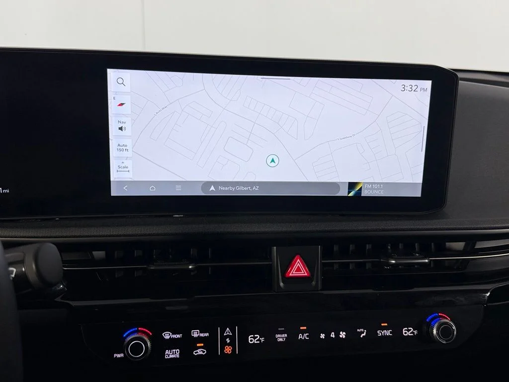Certified Used 2025  Kia Light image 18