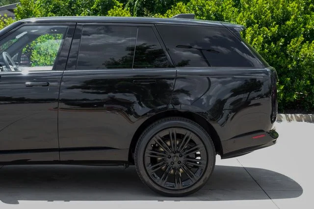 New 2026 Black Land Rover SE image 18