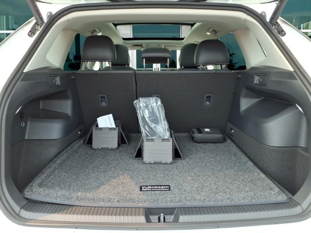 New 2026 Pure White Volkswagen SE 4Motion image 8