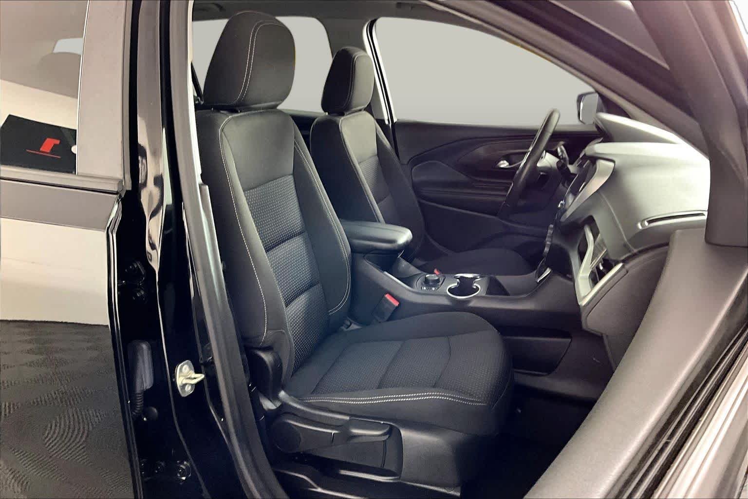 Used 2024 Ebony Twilight Metallic GMC SLE image 9