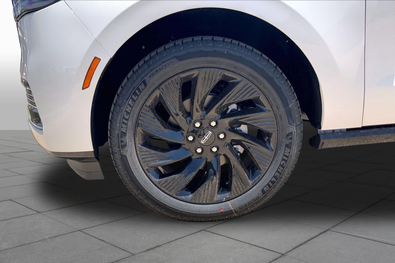 New 2026 Pristine White Metallic Tri-Coat Lincoln Reserve image 11