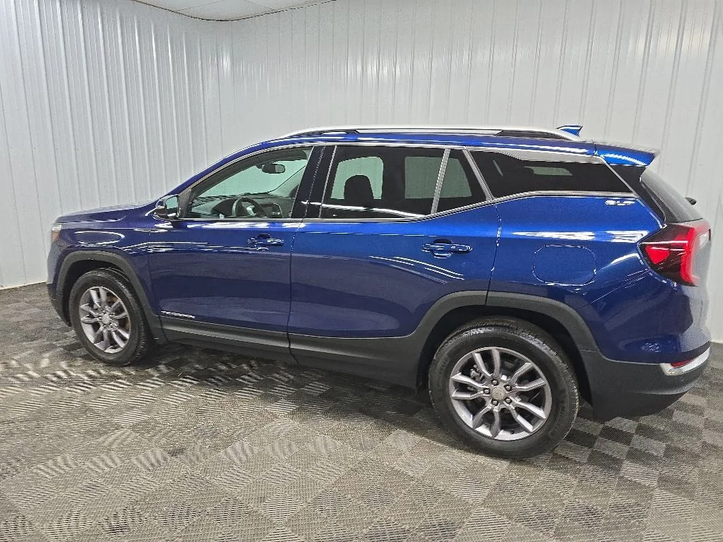 Used 2023 Blue GMC SLT image 4