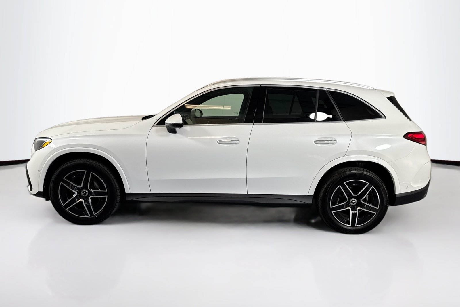 New 2026 MANUFAKTUR Moonlight White Metallic Mercedes-Benz GLC 300 image 8