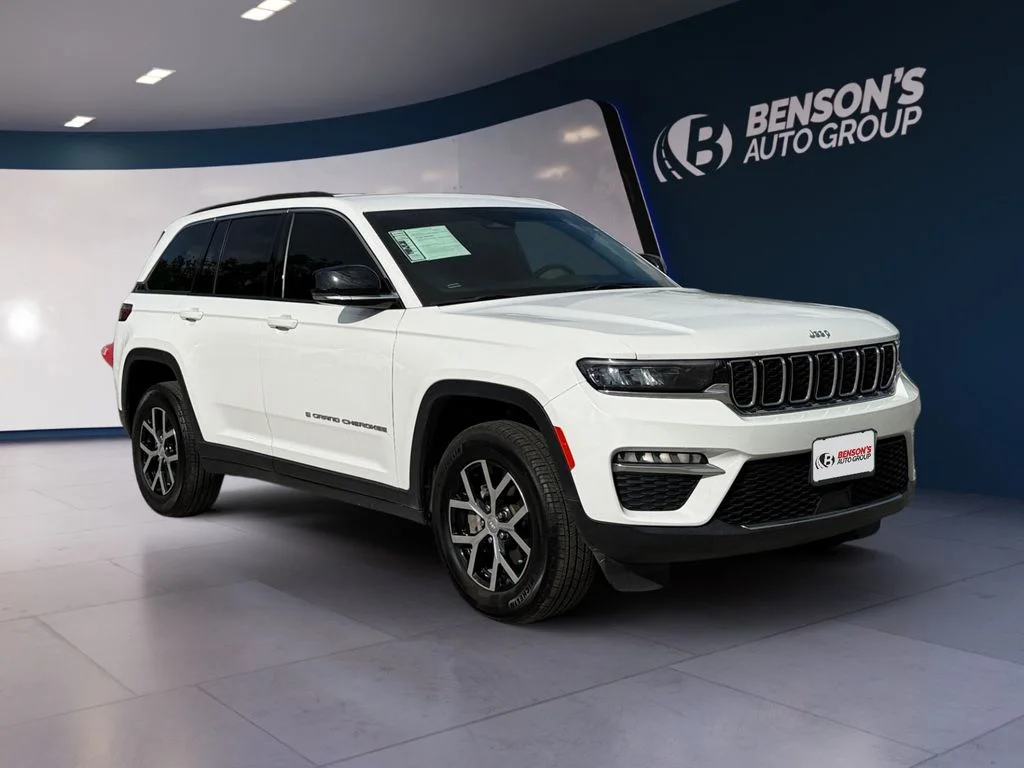 Used 2024 White Jeep Limited image 7