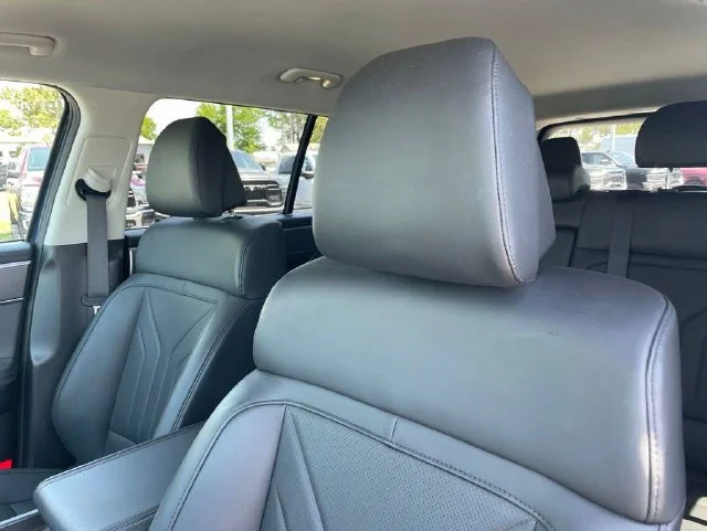 Used 2025 Blue Hyundai SEL image 17
