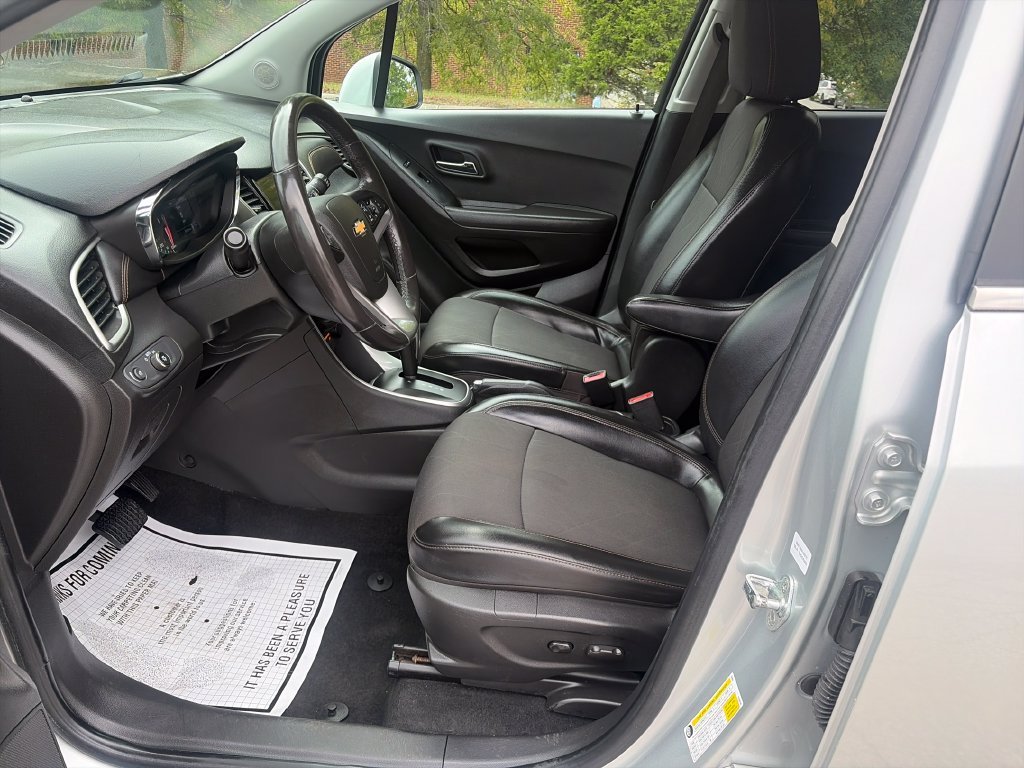 Used 2020 Silver Chevrolet LT image 10