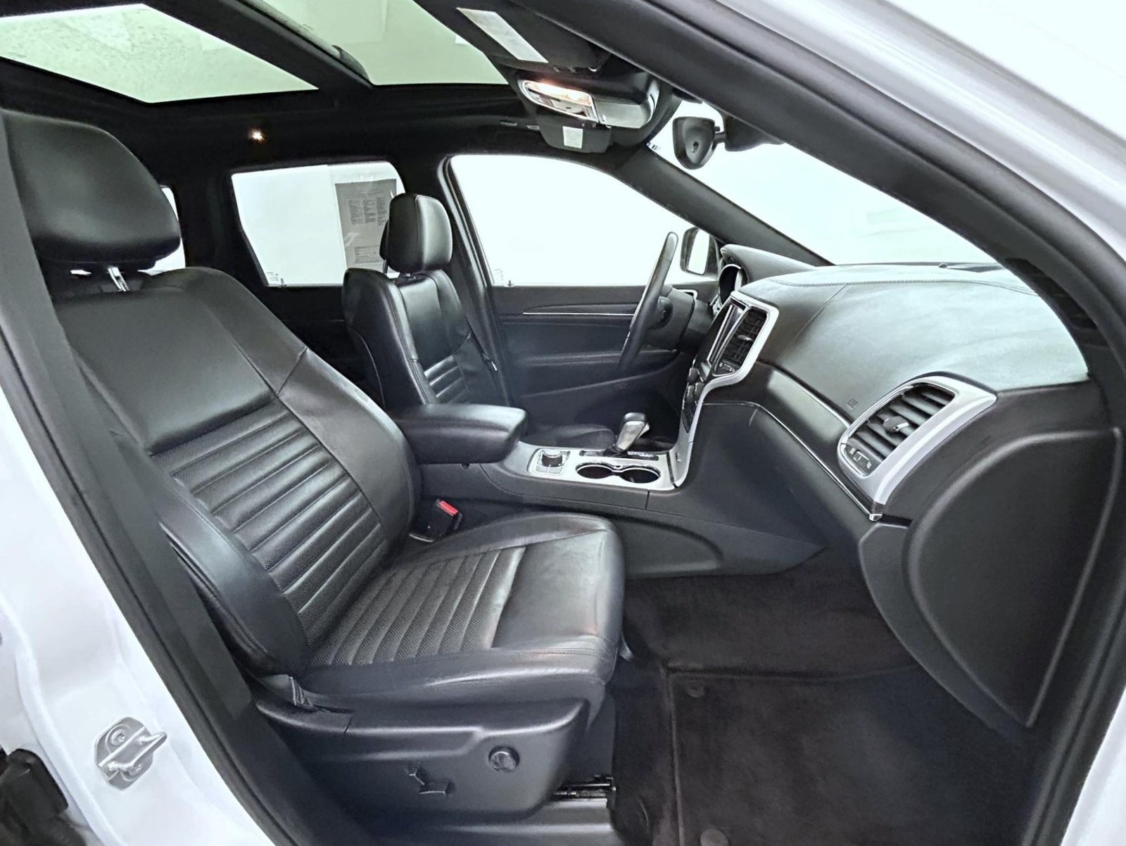 Used 2018 White Jeep Limited image 15