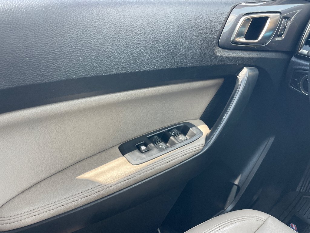 Used 2023 Cactus Gray Ford LARIAT image 12
