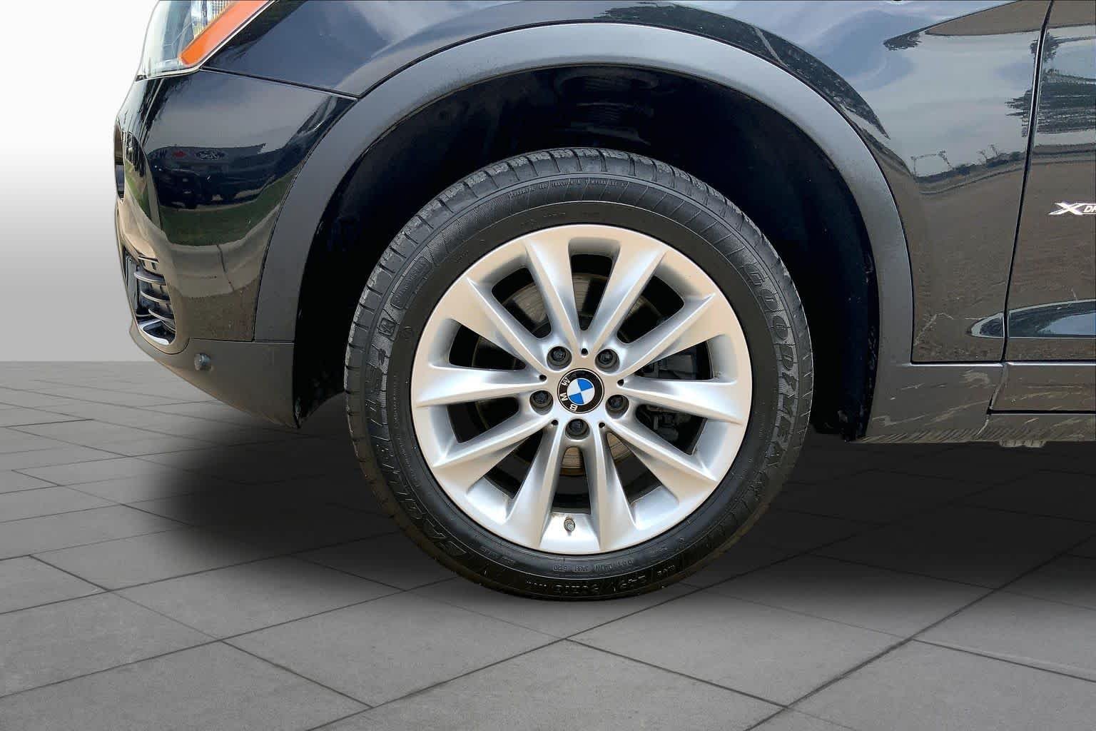 Used 2017 Black Sapphire Metallic BMW xDrive28i image 11
