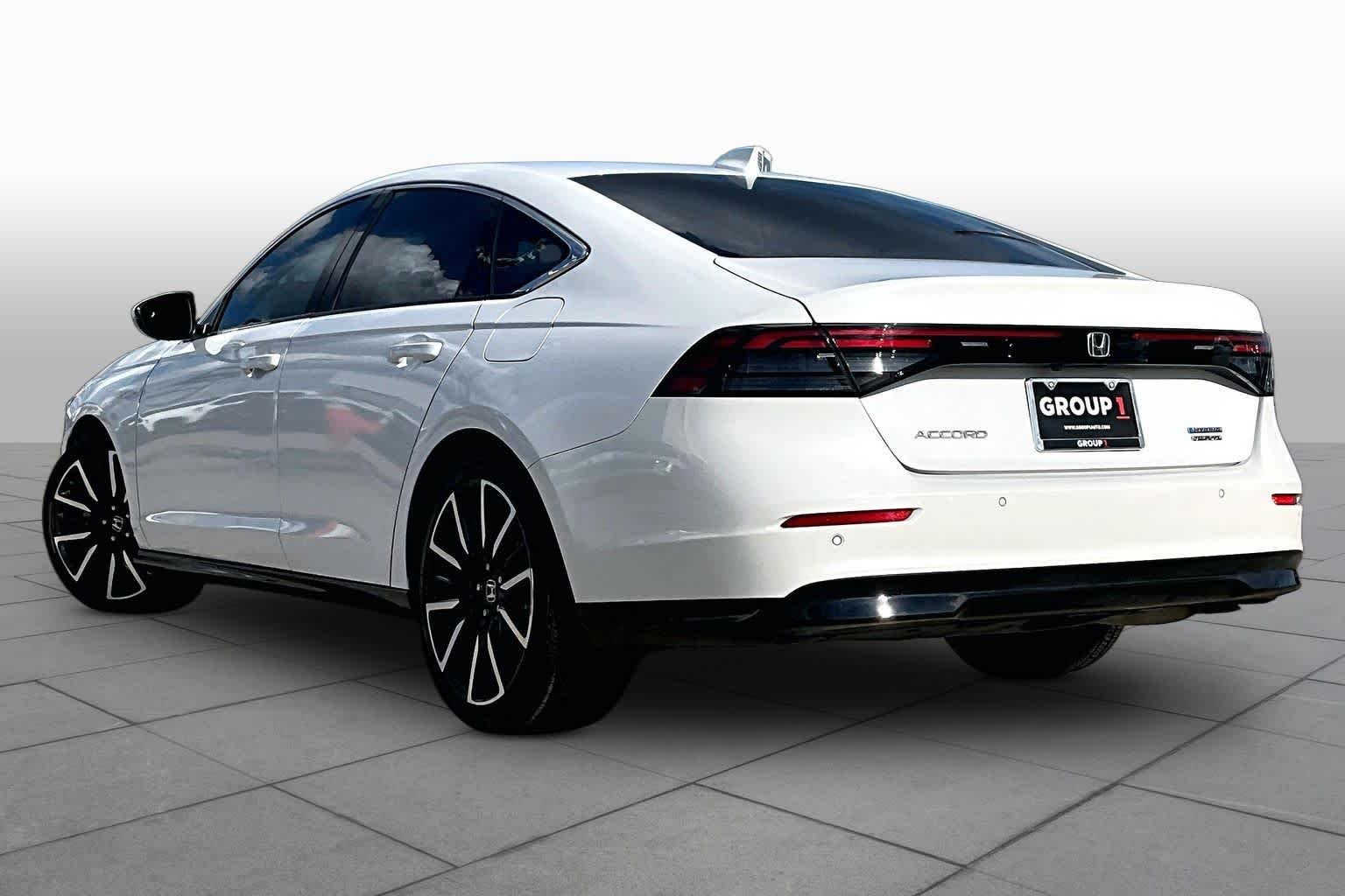 Used 2023 Platinum White Pearl Honda Touring image 12