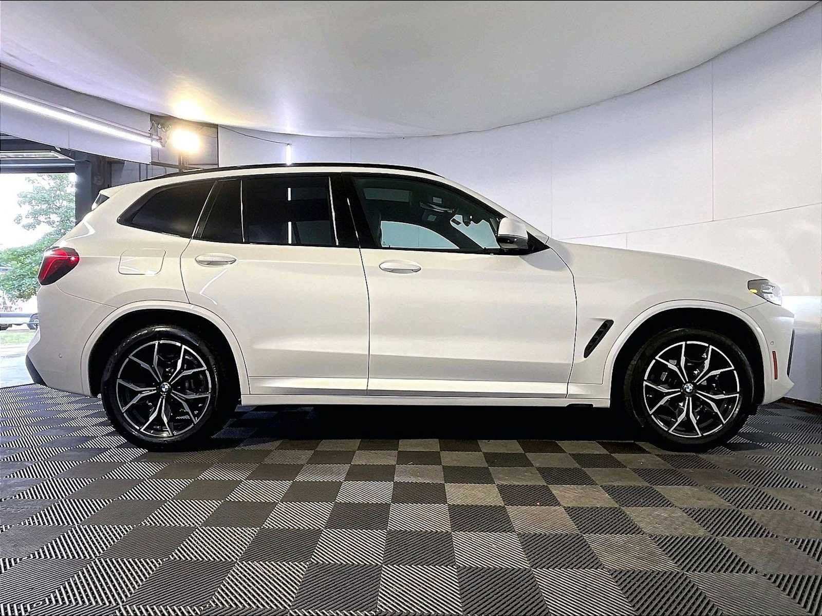 Used 2024 Mineral White Metallic BMW xDrive30i image 8