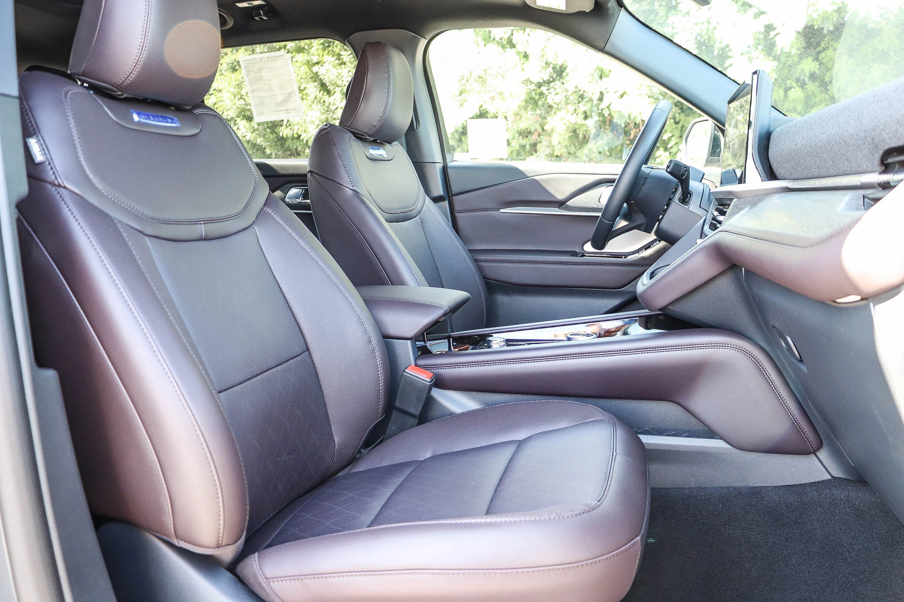 New 2026 Carbonized Gray Metallic Ford Platinum™ image 19