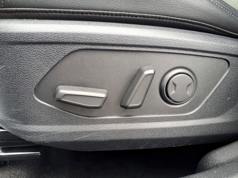 Used 2025 Ebony Black Kia EX image 14