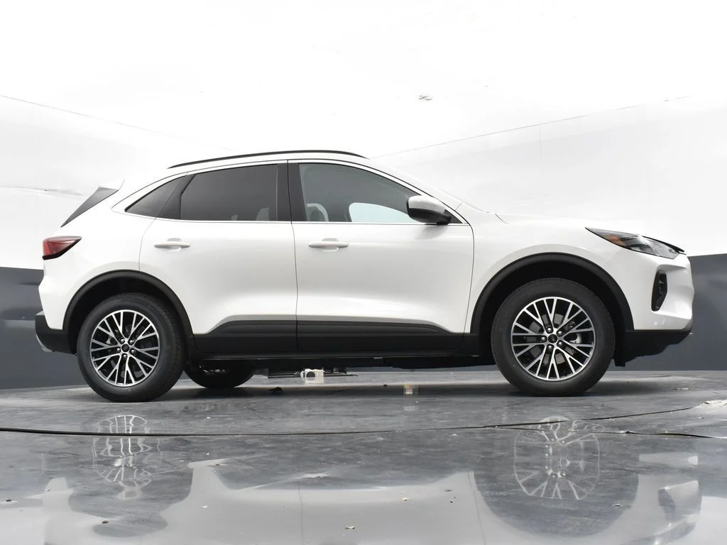 New 2025 White Ford Base image 31