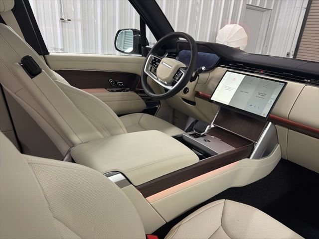 New 2026 Eiger Grey Land Rover SE image 21