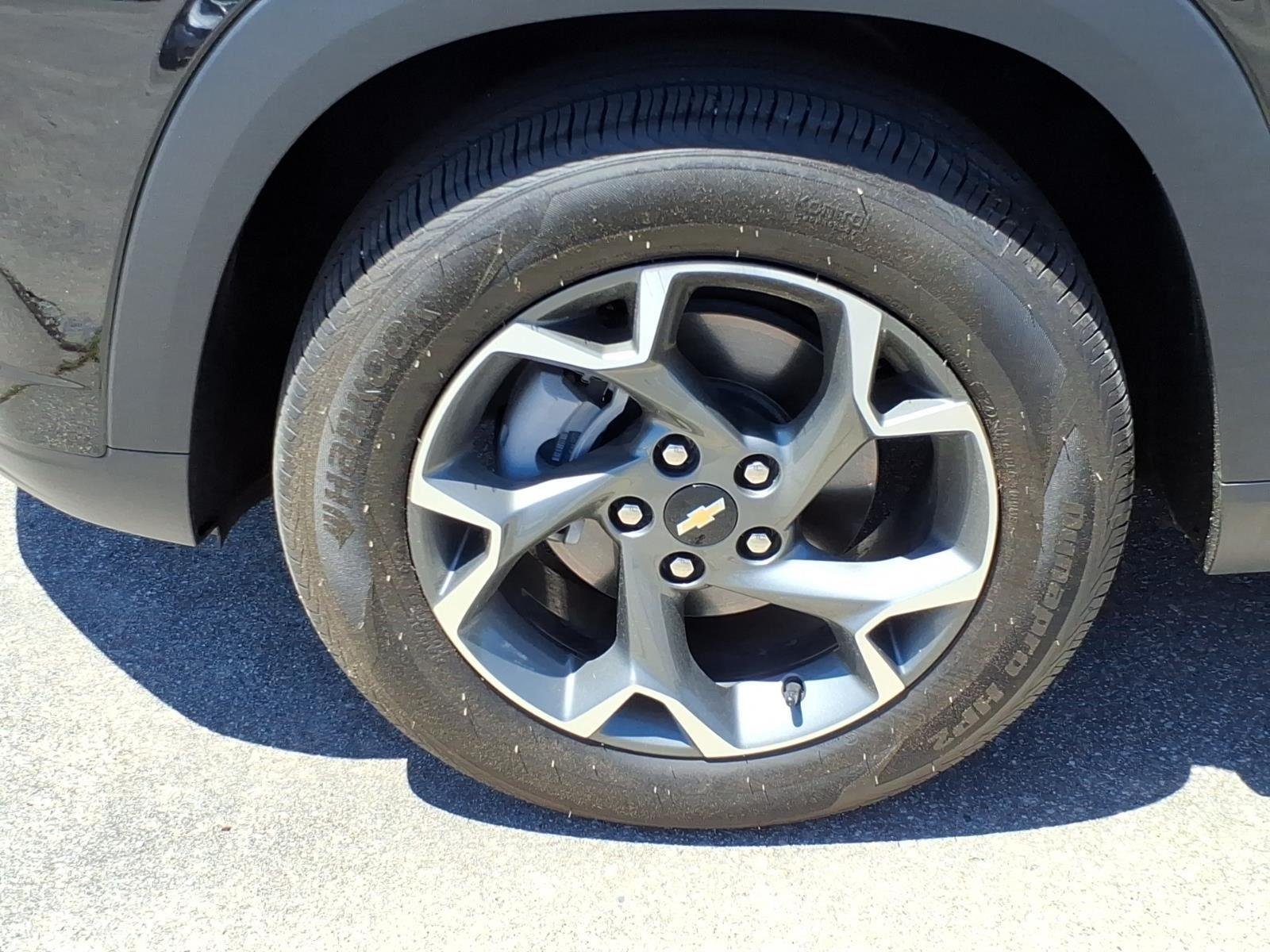 Used 2025 Mosaic Black Metallic Chevrolet LT image 4