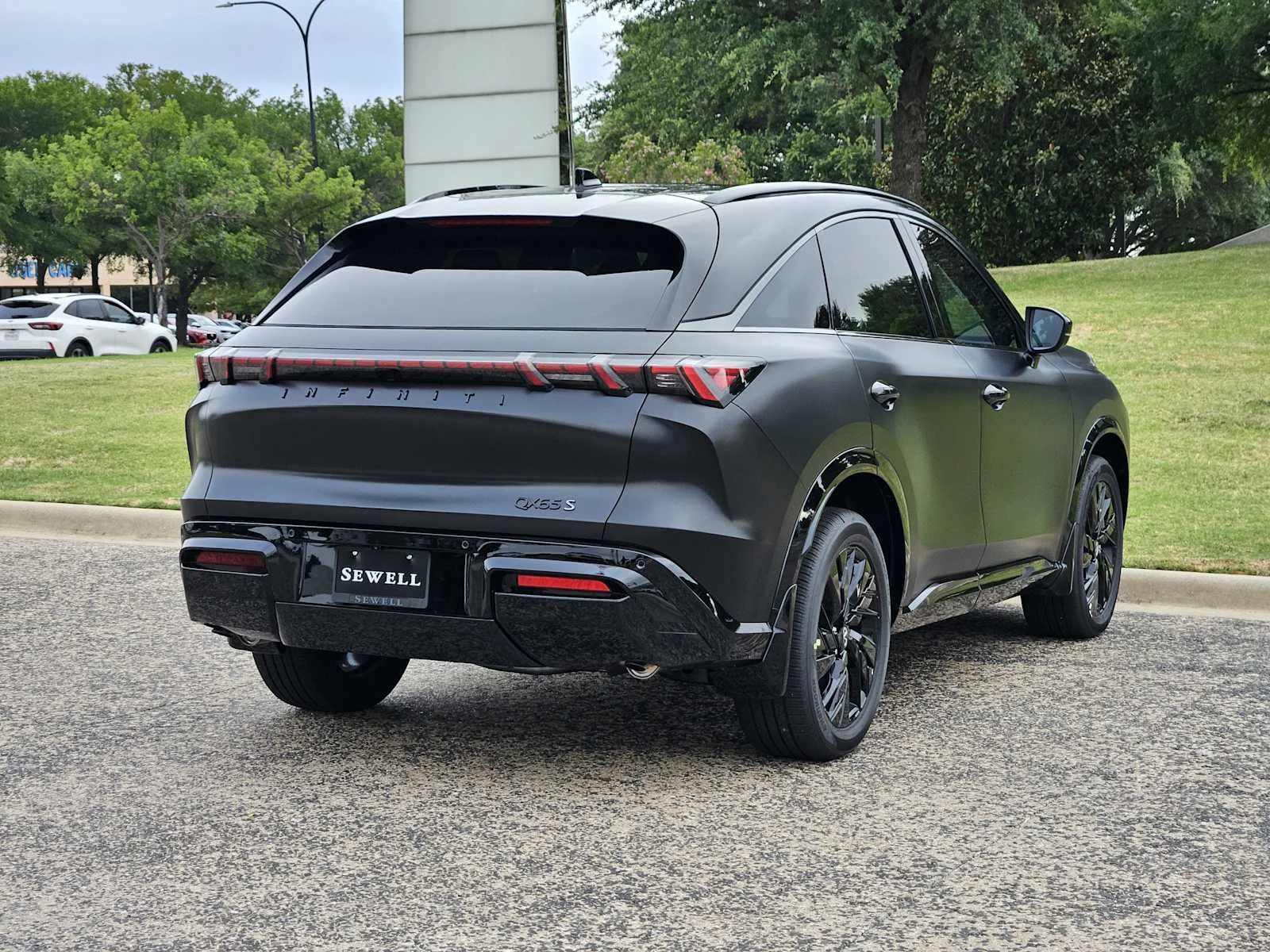 New 2027 MINERAL BLACK INFINITI Sport AWD image 4