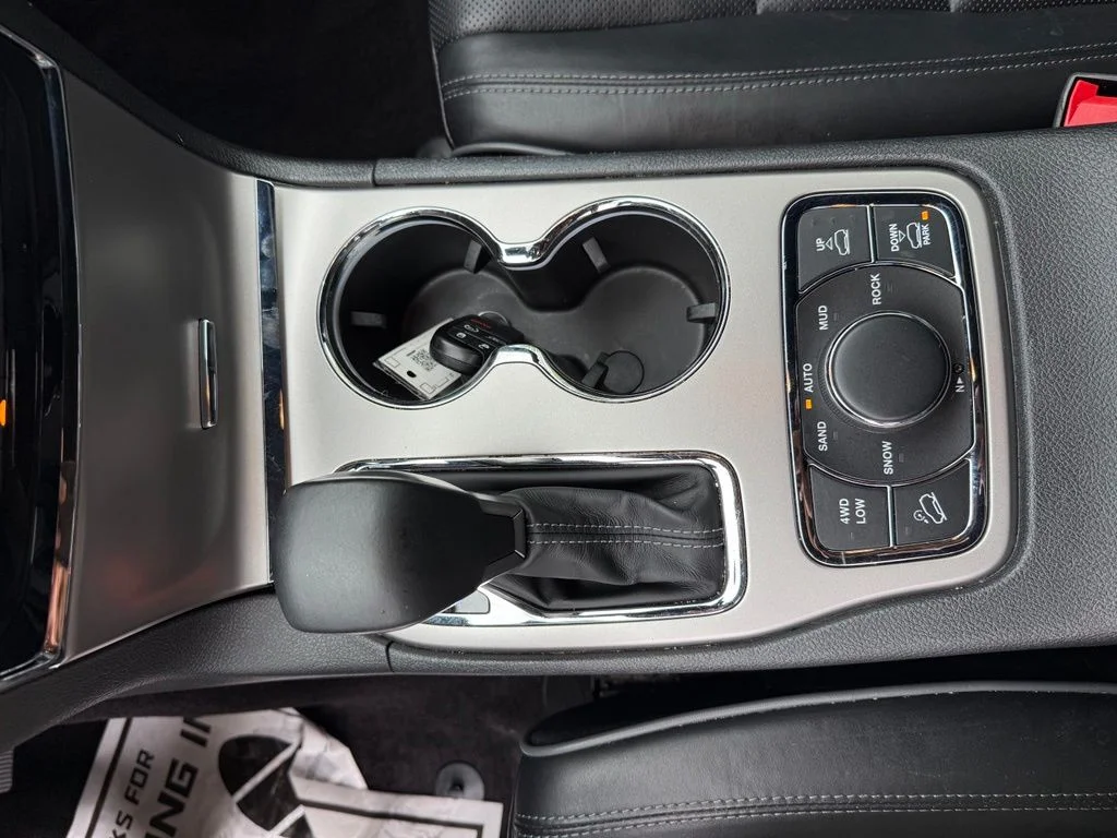 Used 2019 White Jeep Overland image 22
