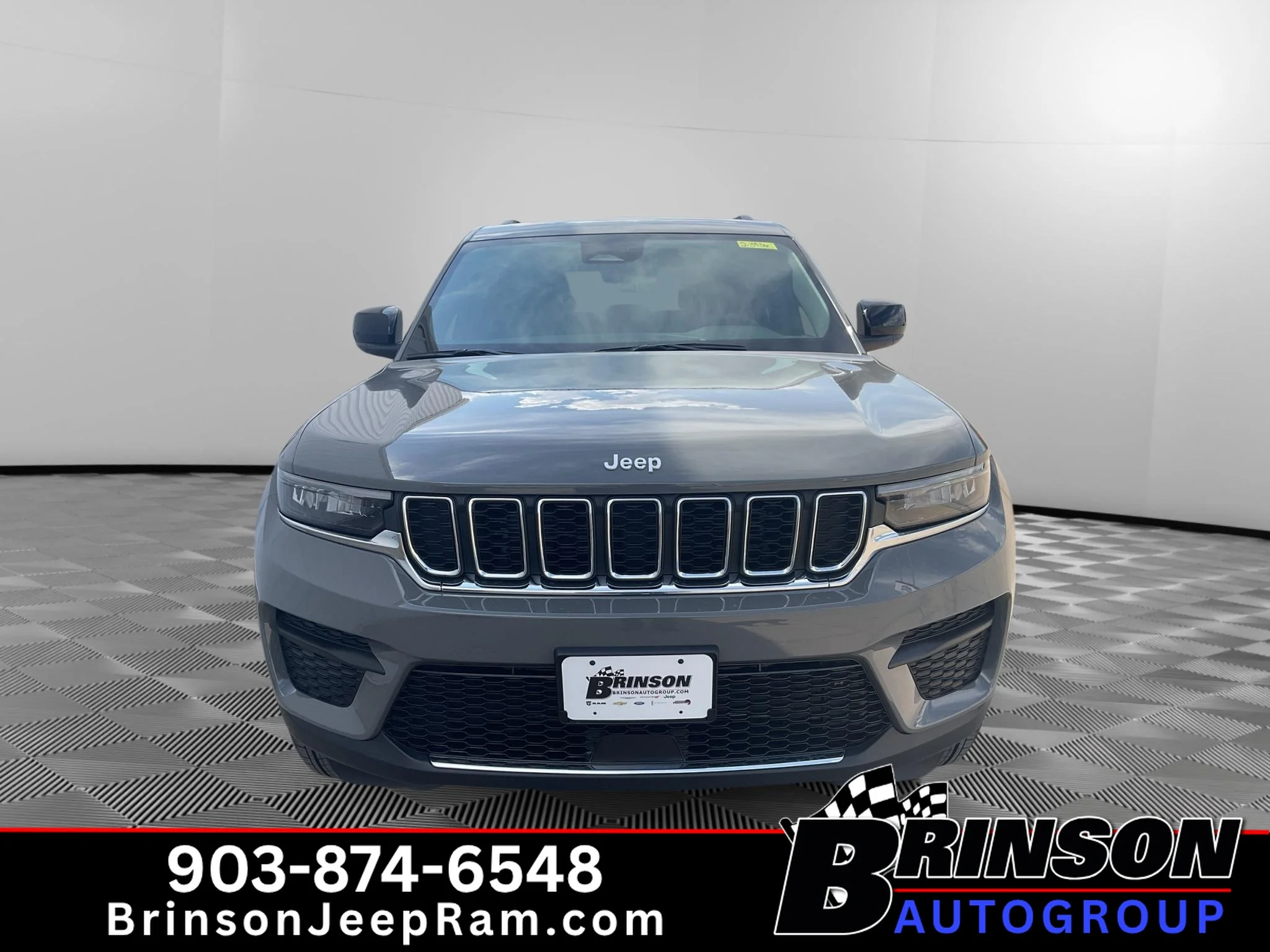 New 2027 Sting-Gray Clear-Coat Paint Jeep Laredo X image 2
