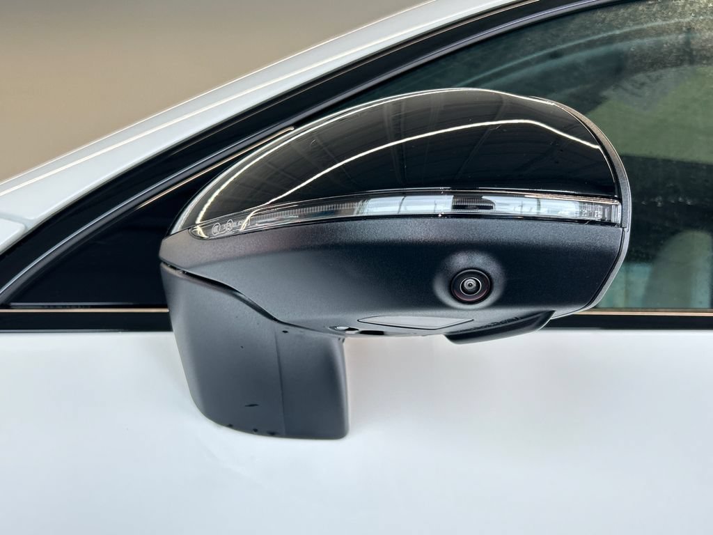 New 2027 Polar White Mercedes-Benz GLC 300 image 31