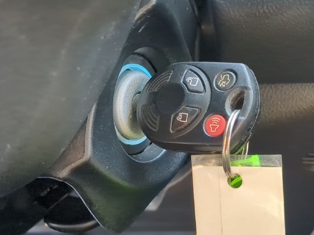 Used 2018 Blue Ford SE image 16