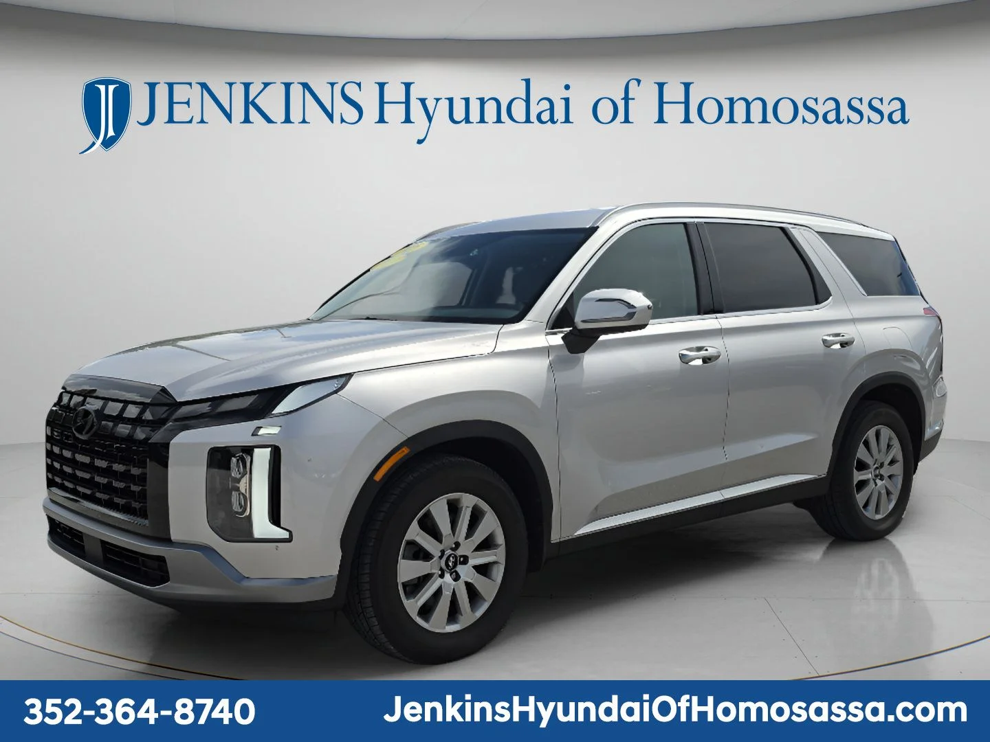 Used 2025 Silver Hyundai SEL image 10