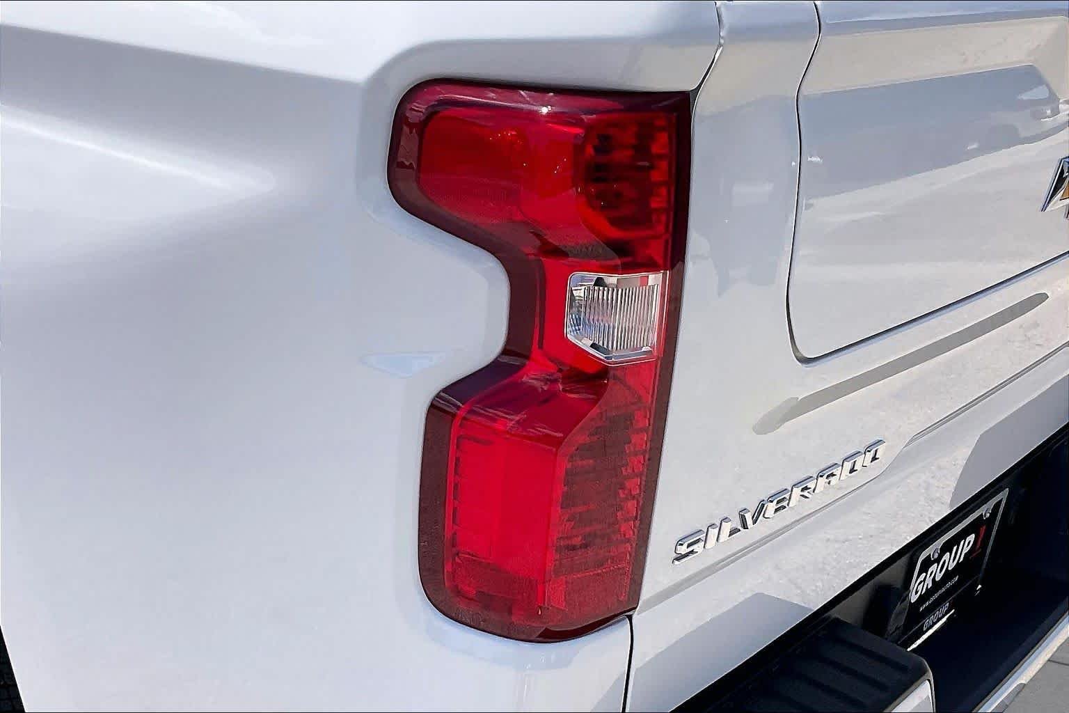 Used 2025 Summit White Chevrolet Custom image 28