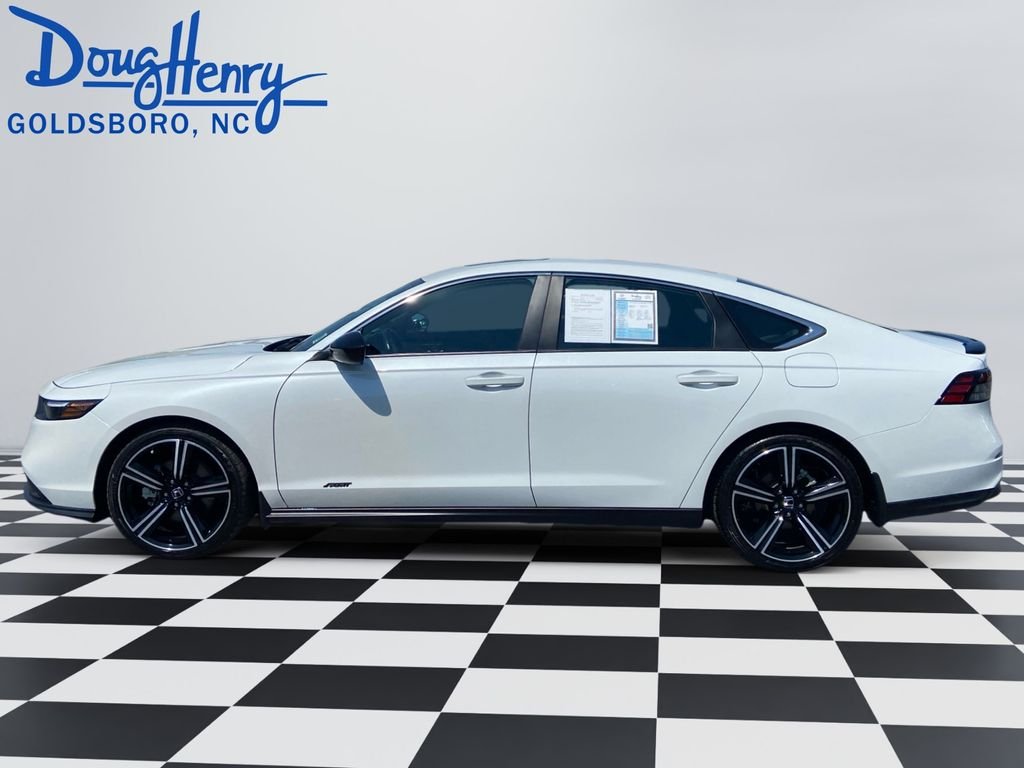 Used 2023  Honda Sport image 2