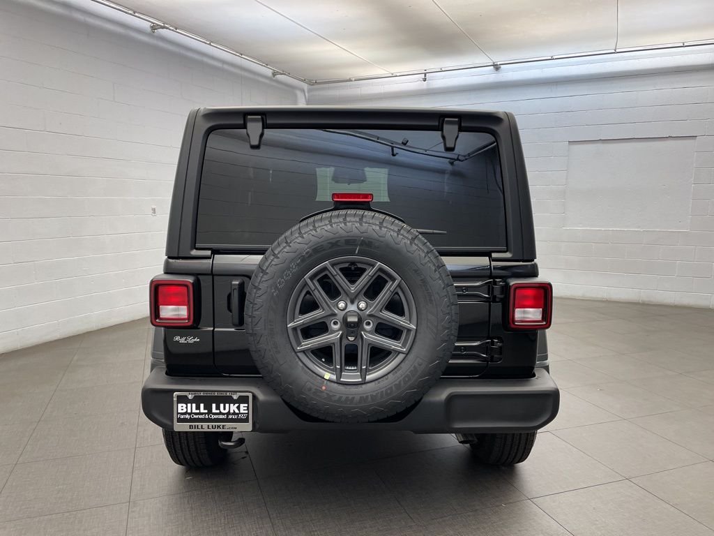 New 2026 Black Clear-Coat Exterior Paint Jeep Sport S image 4