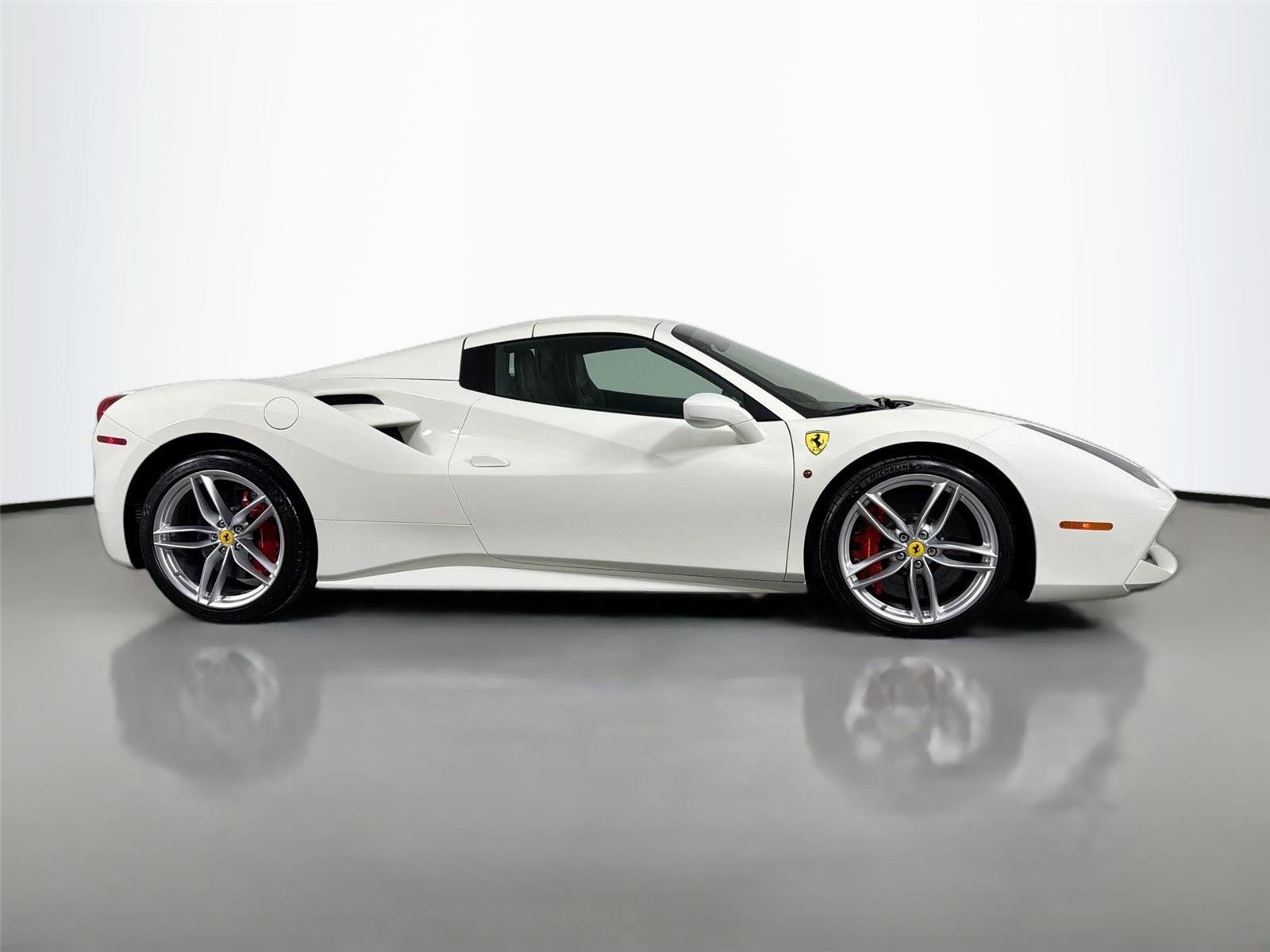 Used 2018 Bianco Avus Ferrari Base image 8