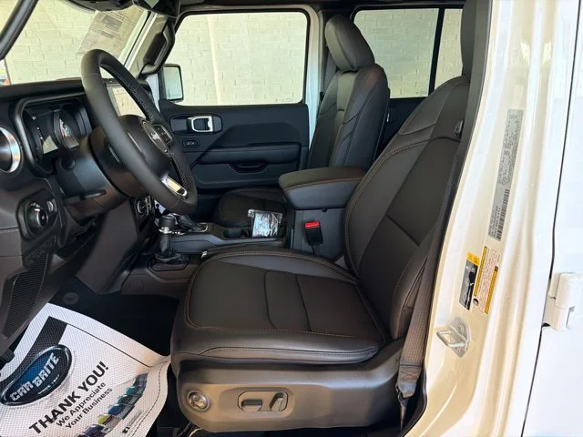 New 2027 Bright White Clear-Coat Paint Jeep Sahara image 19