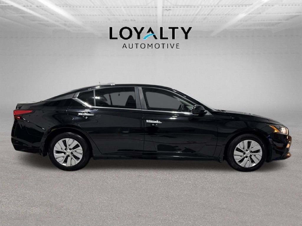 Used 2022 Black Nissan 2.5 S image 6