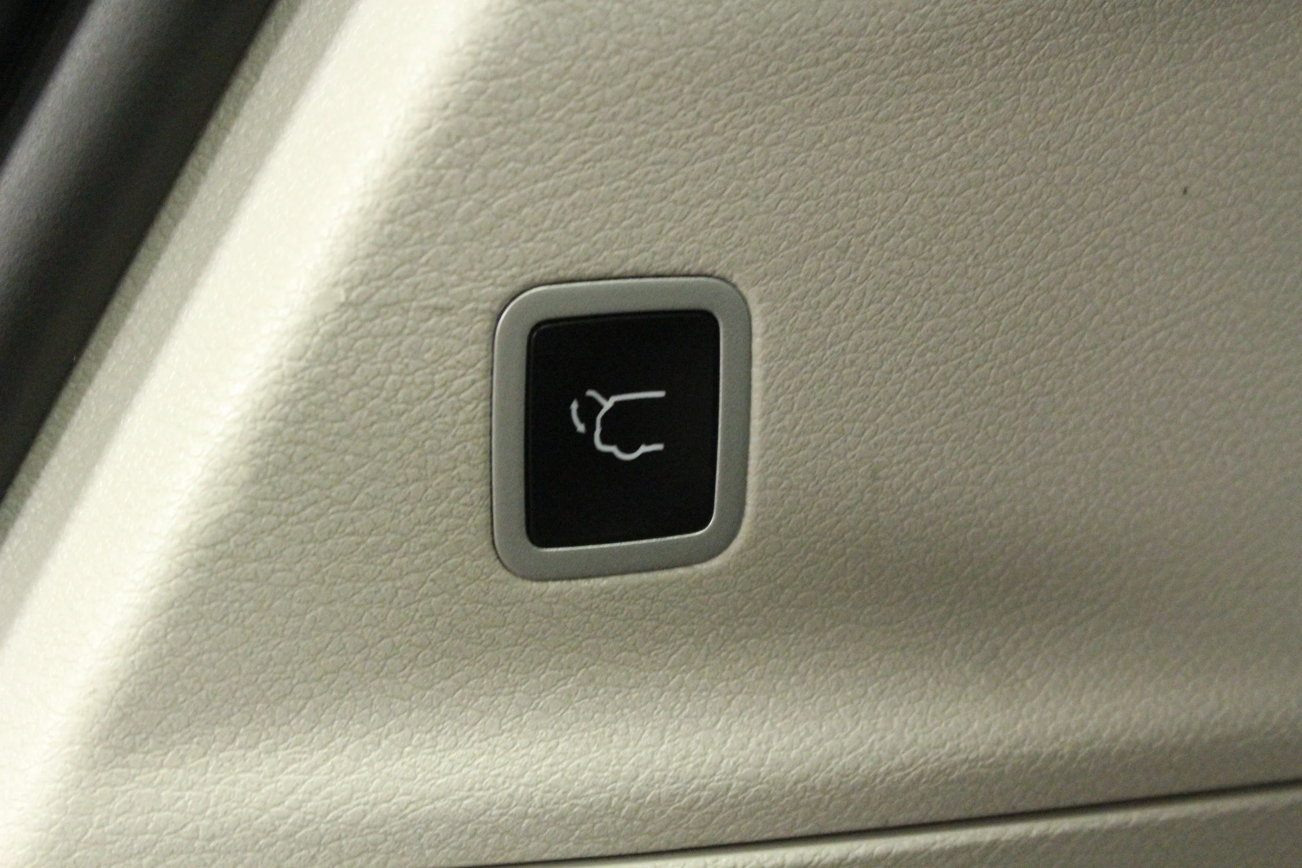 Used 2024 Silver Mist Clearcoat Chrysler Touring L image 12