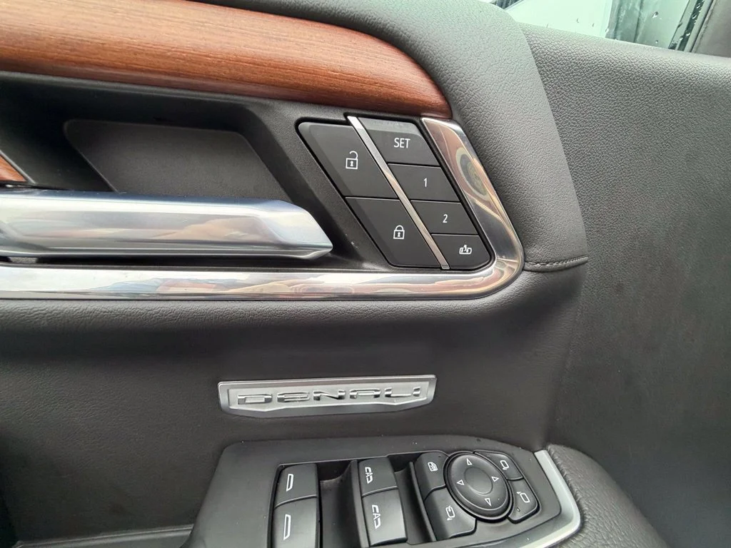 Used 2022 ONYX BLACK GMC Denali image 15
