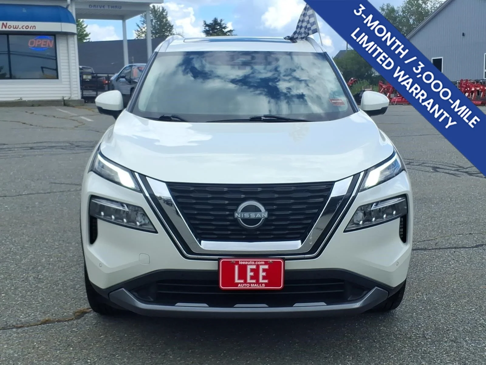 Used 2023 Pearl White Nissan SL image 2