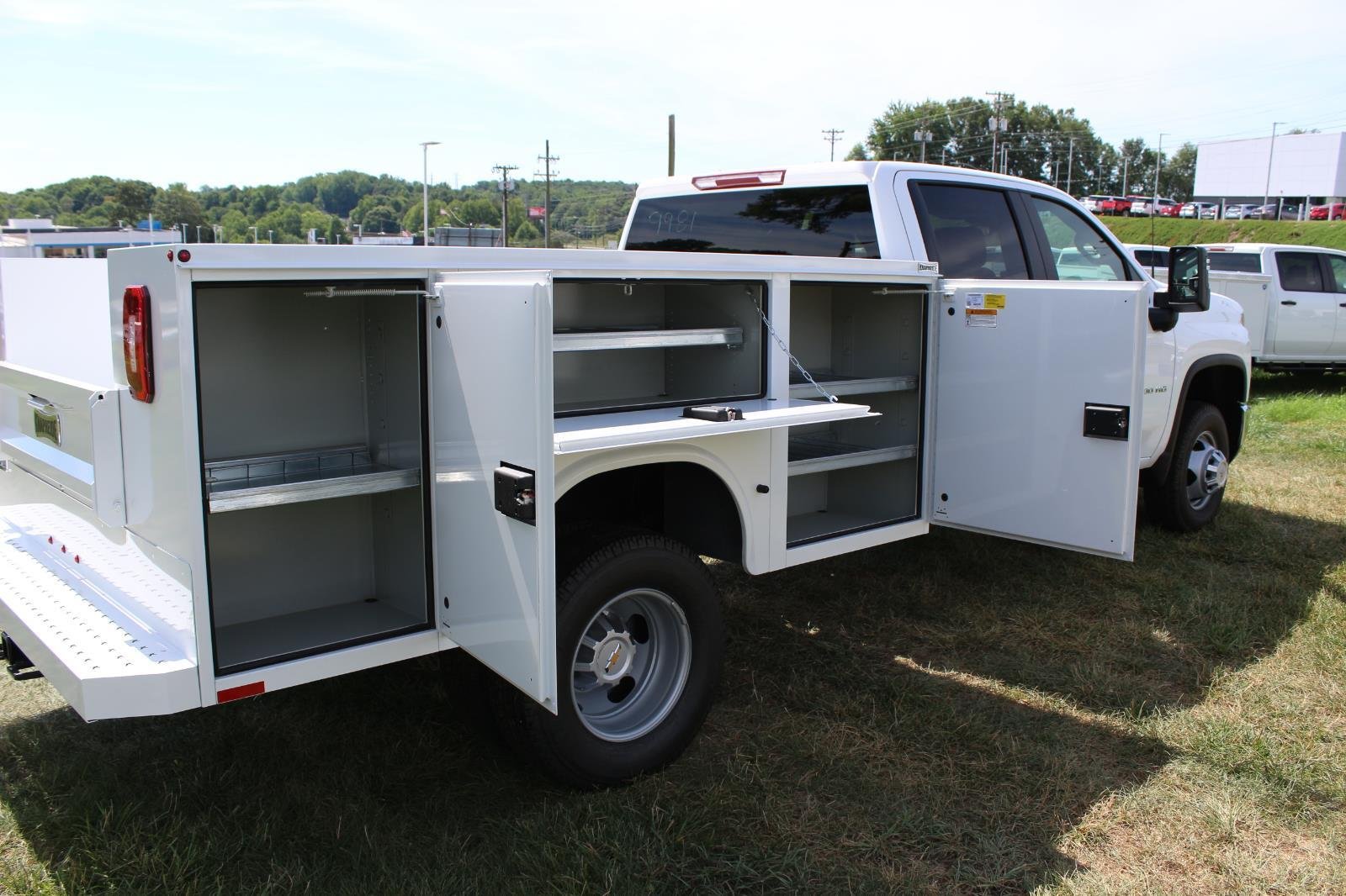 New 2026 Summit White Chevrolet Work Truck image 11