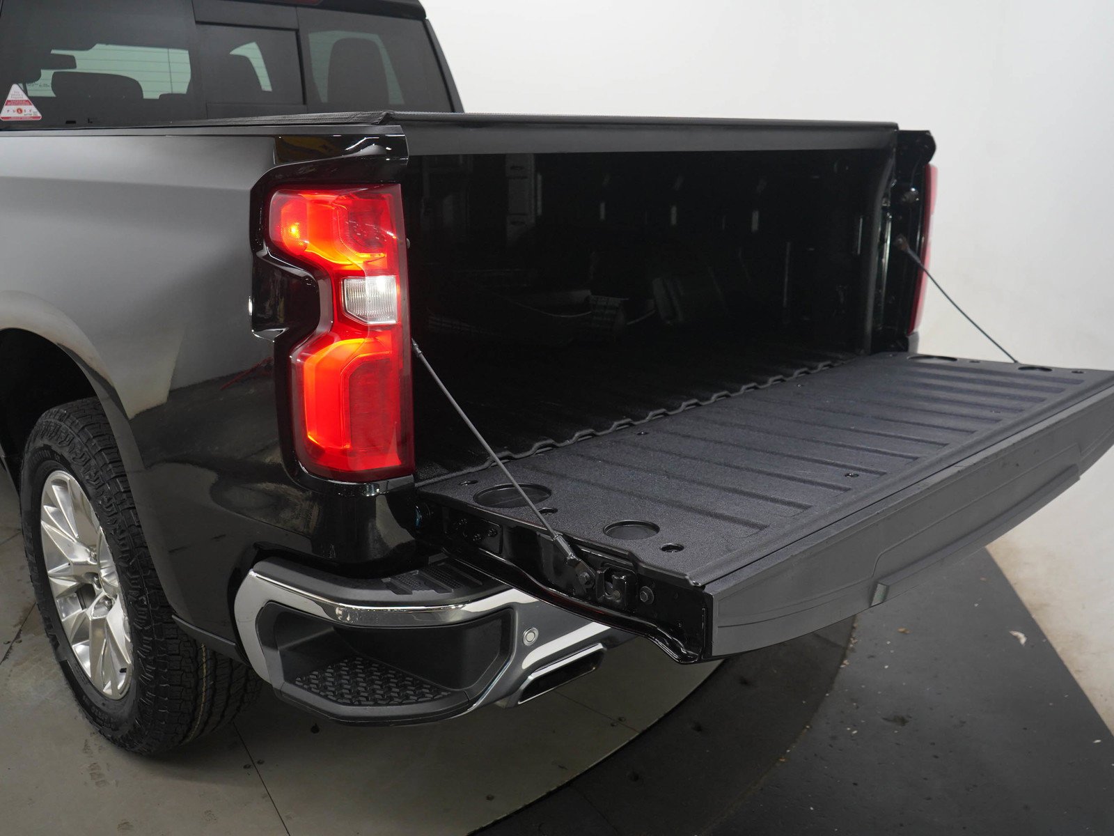 Used 2019 Black Chevrolet LTZ image 9
