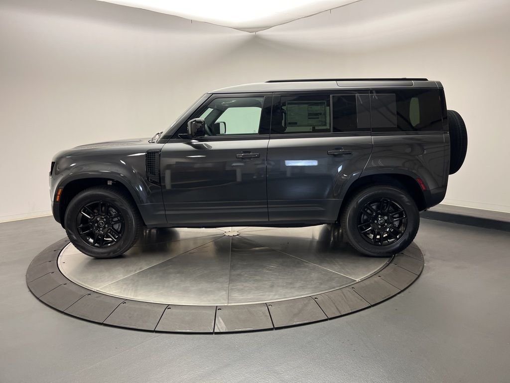 Used 2025 Carpathian Grey Prem Met Land Rover S image 2