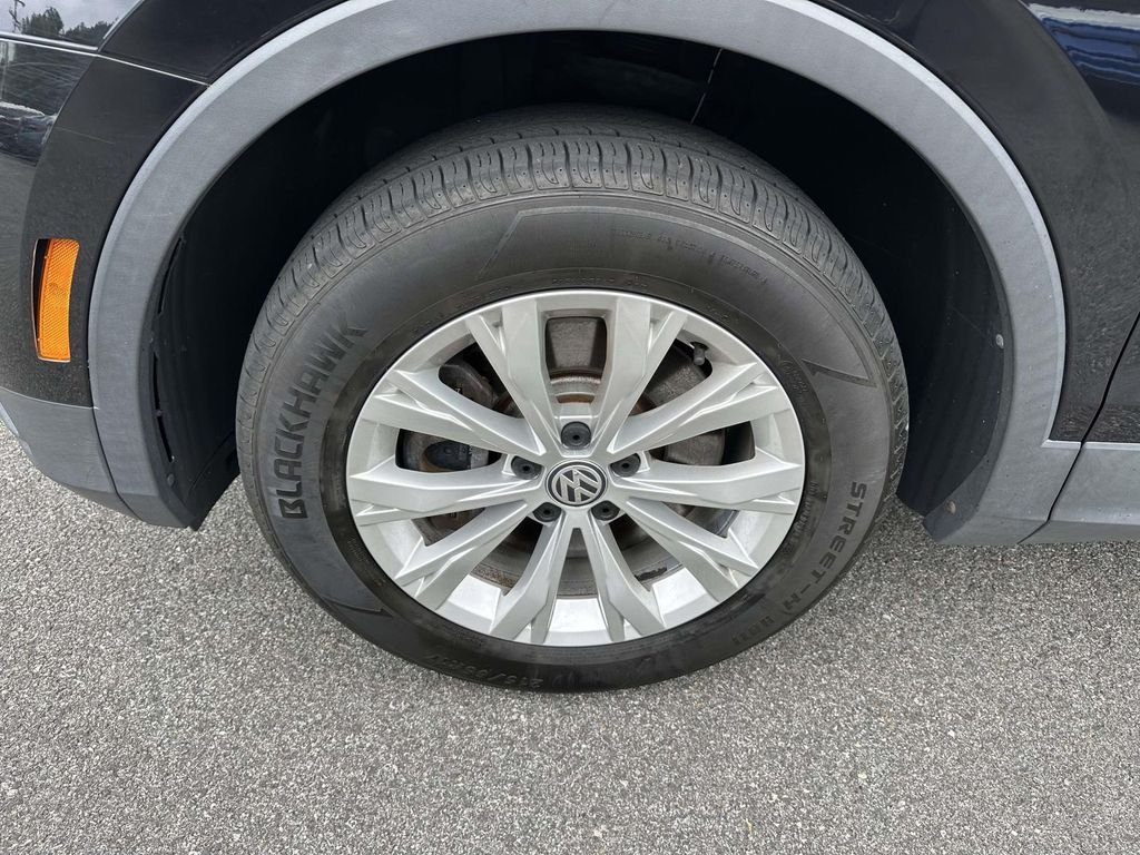 Used 2019 Black Volkswagen 2.0T SE image 8